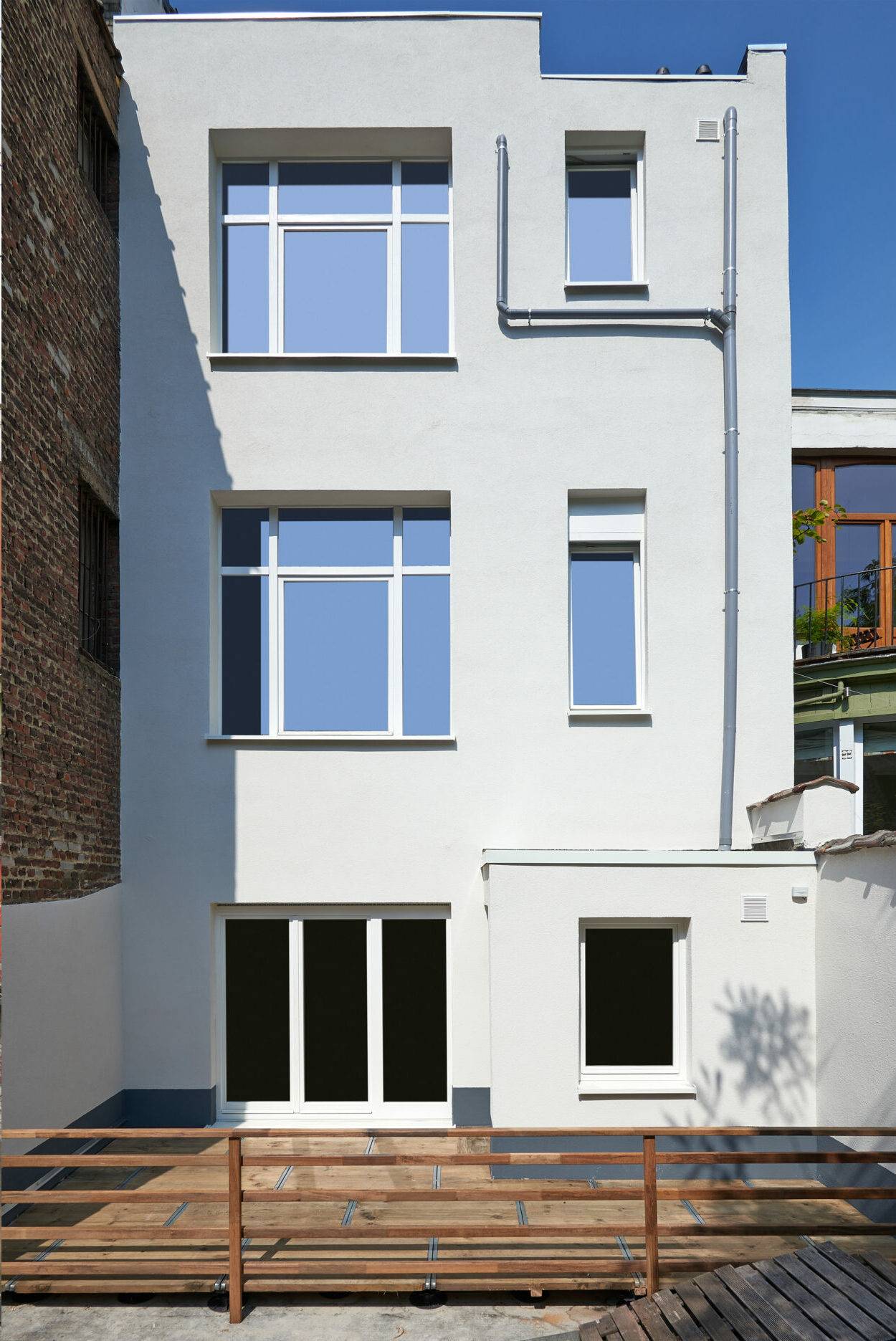 Construction of a new facade in courtyard  from old house before and after